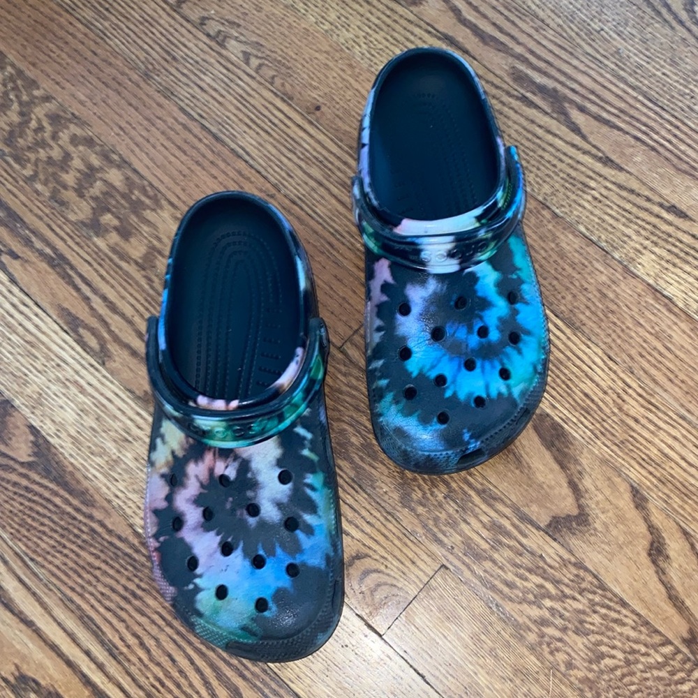 Tye dye crocs size 9/11. Unisex. Good Condition.